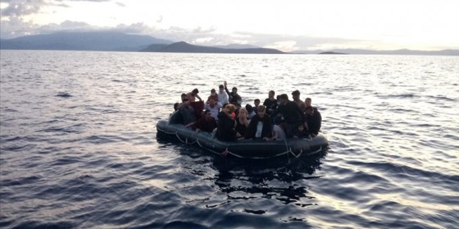 İzmir'de Türk kara sularına itilen 37 düzensiz göçmen kurtarıldı