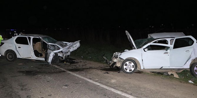 Şanlıurfa'da iki otomobil çarpıştı: 5 ölü, 1 yaralı