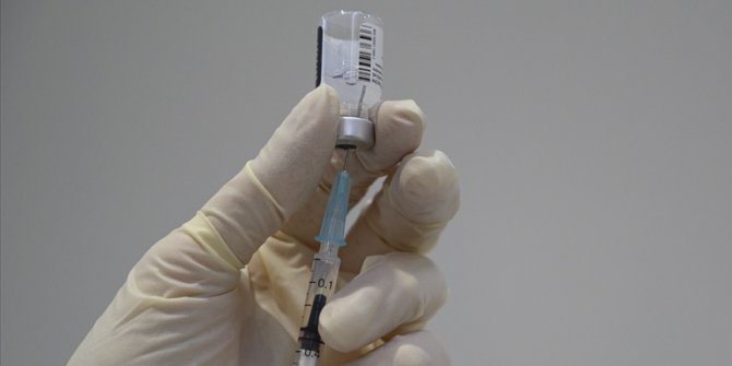 Japon tıbbi malzeme üreticisi Terumo, Pfizer'ın Kovid-19 aşı şişesinden 7 doz çekecek şırınga üretti