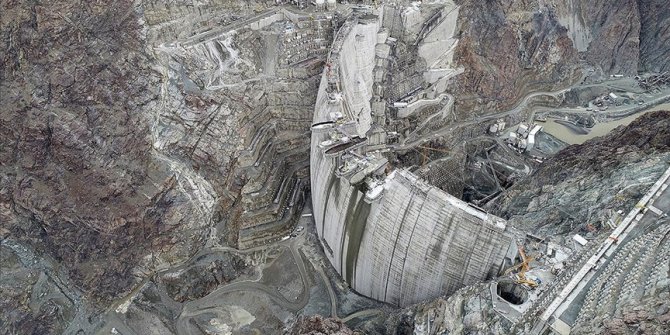 Yusufeli Barajı'nda gövde yüksekliği 275 metreye ulaştı