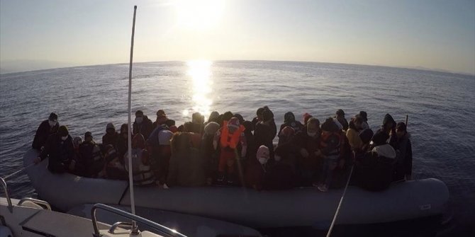 Çanakkale'de 54 sığınmacı kurtarıldı