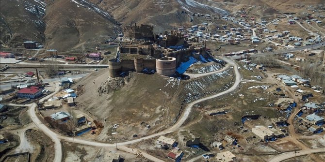 'Kartal yuvası'nı andıran Hoşap Kalesi 30 milyon liralık projeyle eski ihtişamına kavuşturulacak