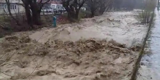 Bursa'da sağanak; dereler taşma noktasına geldi