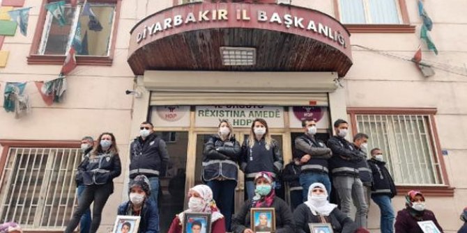 Evlat nöbetindeki anne: Ya öleceğiz ya çocuklarımızı alacağız