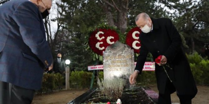 Cumhurbaşkanı Erdoğan, Türkeş'in mezarını ziyaret etti