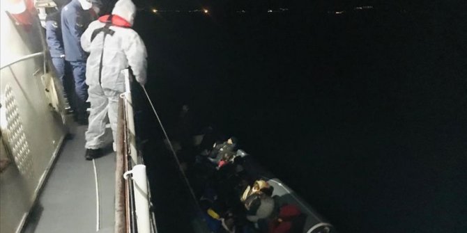 Ayvalık açıklarında mahsur kalan 24 sığınmacı kurtarıldı