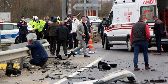 Otomobiller çarpıştı, ölen kişinin yakınları kaza yerinde gözyaşı döktü