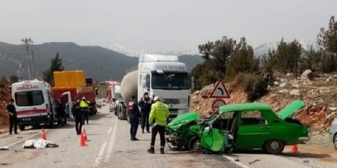 Muğla'da otomobil ile TIR çarpıştı: 2 ölü