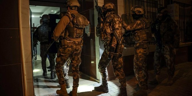 İstanbul'da terör örgütleri El Kaide ve DEAŞ'a yönelik operasyonda 8 şüpheli yakalandı