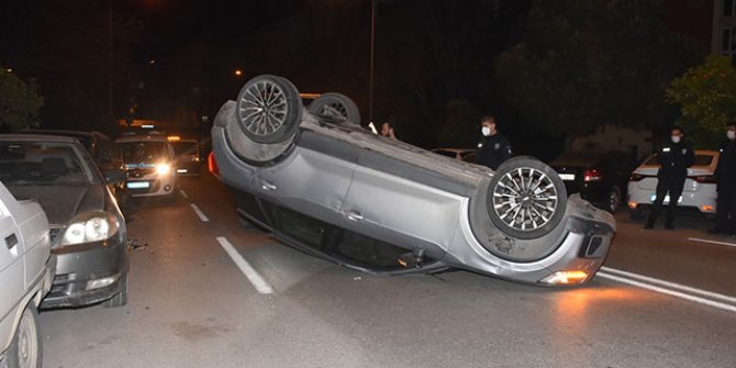 İzmir'de takla atan cip, park halindeki araçlara çarptı: 1 yaralı