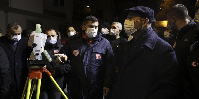 İçişleri Bakanı Soylu, Çankaya'da kontrollü yıkımı süren binanın çevresinde incelemelerde bulundu
