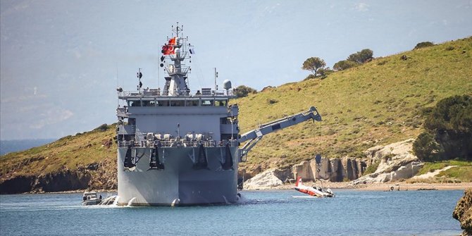 Ege'de denize düşen eğitim uçağının enkazı çıkarıldı
