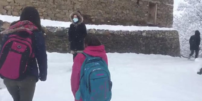 Bahçesaray'da yüz yüze eğitime bir günlük kar tatili 