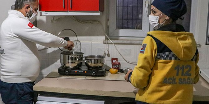 Sağlık çalışanları ilk sahuru görev başında yaptı