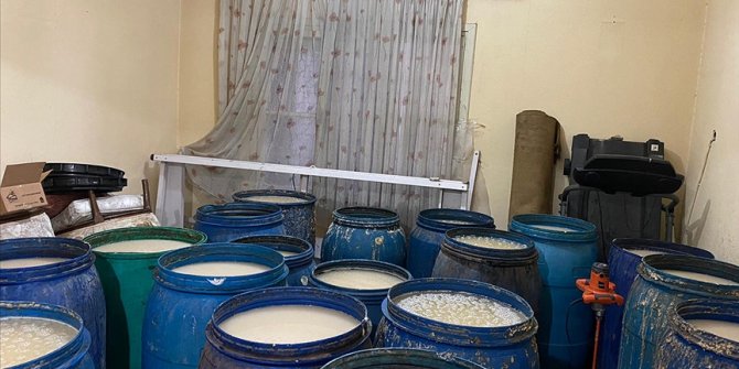 Adana'da 8 bin 200 litre ve 135 şişe sahte içki ele geçirildi: 3 gözaltı