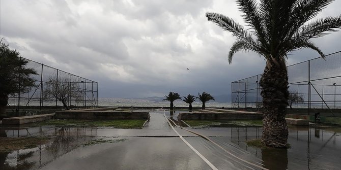Marmara'nın güney ve batısı ile Ege Bölgesi'nde yarın kuvvetli rüzgar bekleniyor