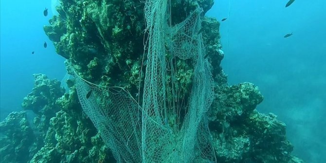 Denizlerden geçen yıl 10 bin metrekare 'hayalet ağ' çıkarıldı