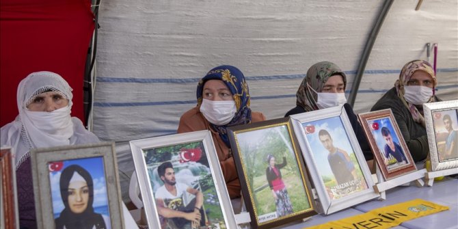 Diyarbakır anneleri, dağa kaçırılan çocuklarına 'teslim ol' çağrısında bulundu