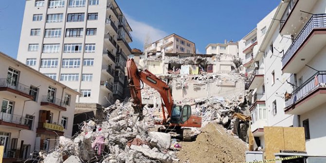 Çankaya Belediyesi, o inşaat için 'Diğer binalara zarar vermez' yazısı yazmış