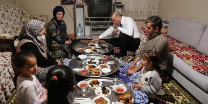Cumhurbaşkanı Erdoğan, vatandaşın evinde iftara katıldı