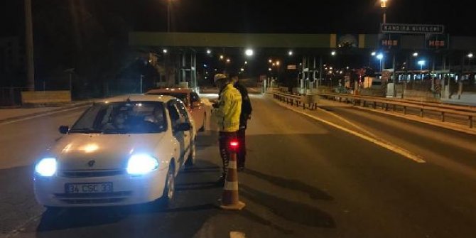 Seyahat kısıtlaması başladı, izin belgesi olmayanlara ceza kesildi
