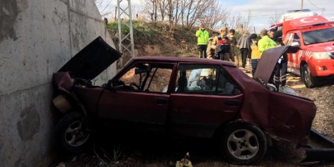 Malatya'da otomobil şarampole devrildi: 2 yaralı