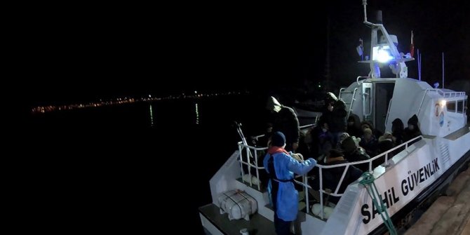 Balıkesir ve Muğla'da Türk kara sularına geri itilen 40 sığınmacı kurtarıldı
