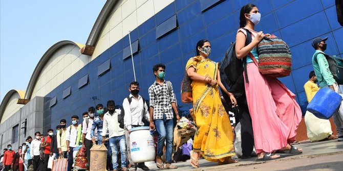 Hindistan'da Kovid-19 salgınında günlük vaka sayısı 200 bini aştı