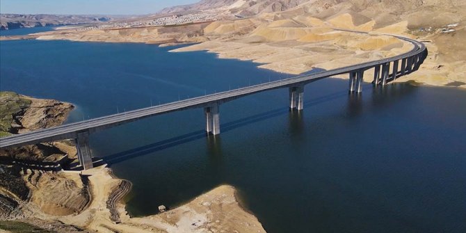 Türkiye'nin en uzun köprüleri arasına girecek Hasankeyf-2 Köprüsü yarın hizmete alınacak