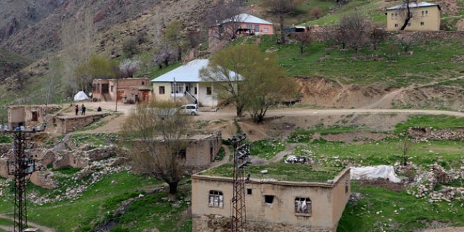 Akçadam köyünde iki aile yaşıyor