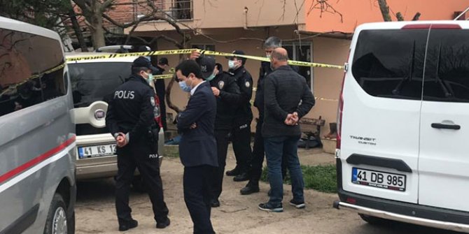 Evinde, elleri bantla bağlanıp bıçaklanarak öldürüldü