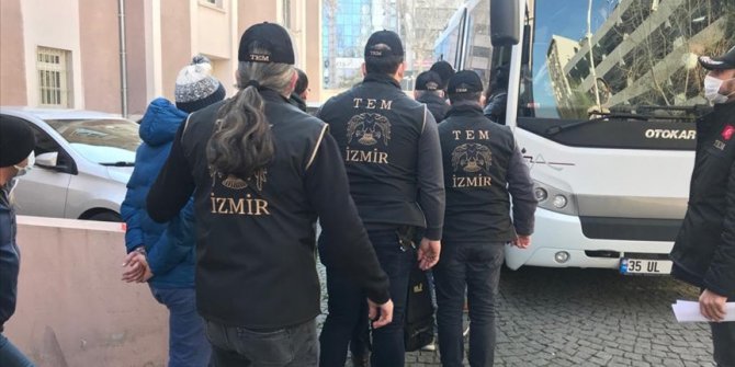 İzmir'de FETÖ operasyonunda 29 şüpheli gözaltına alındı