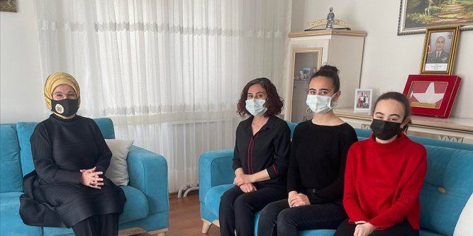 Emine Erdoğan, Bitlis şehidinin ailesine taziye ziyaretinde bulundu