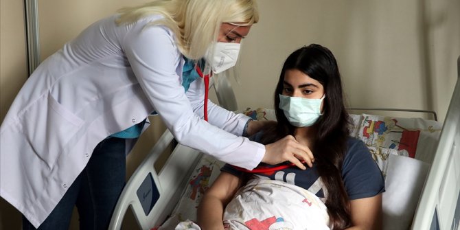 Atlattığı Kovid-19'un ardından 'MIS-C' teşhisi konulan 14 yaşındaki Eylül, iyileşeceği günü bekliyor