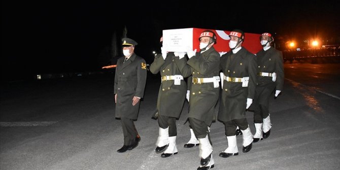 Hakkari'de dereye düşerek şehit olan asker için tören düzenlendi