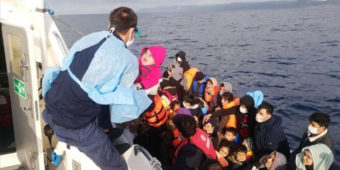 Çanakkale açıklarında Yunanistan unsurlarınca geri itilen 110 düzensiz göçmen kurtarıldı