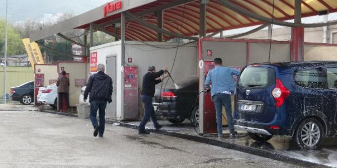 Bursa'da çamur yağdı, akaryakıt istasyonlarının oto yıkamaları doldu- taştı