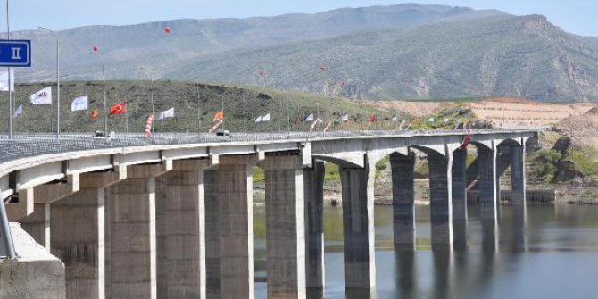 Türkiye'nin en uzun köprülerinden Hasankeyf-2 Köprüsü hizmete alındı