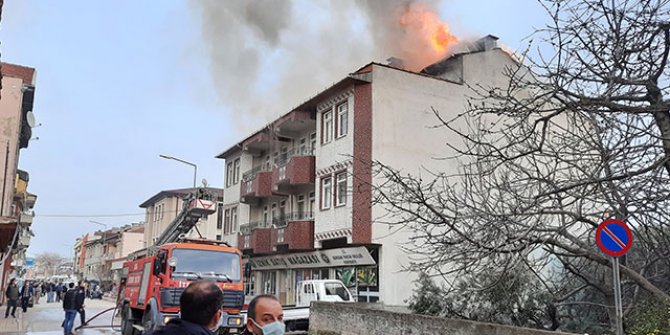 Bursa'da 4 katlı apartmanda yangın