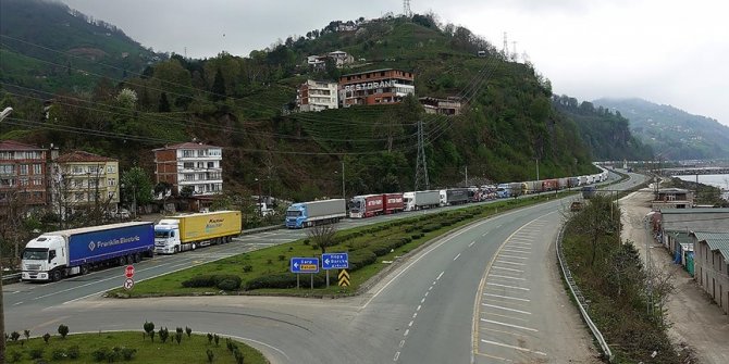 Sarp Sınır Kapısı'nda yoğun tır kuyruğu oluştu