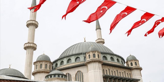 Taksim Meydanı'na yapılan cami ramazanın son cuması ibadete açılıyor