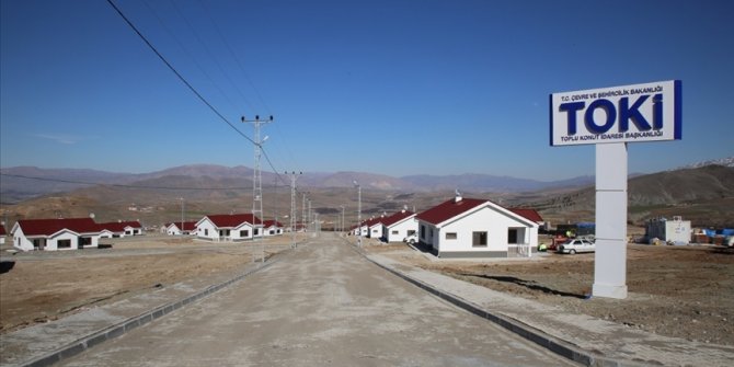 Malatya'da depremzedeler için inşa edilen köy tipi konutlar yükseliyor