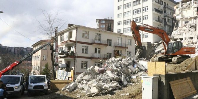 Açelya Apartmanı’nda molozlar sıkı şekilde korunuyor