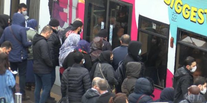 İstanbul'da kısıtlama öncesi tramvayda aşırı yoğunluk