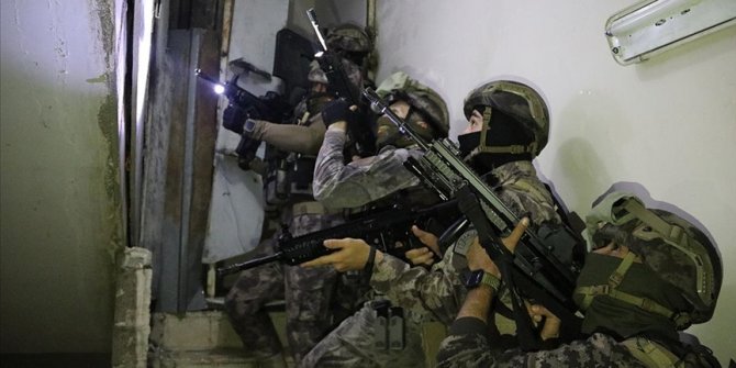 Şanlıurfa'da suçlularla mücadele kapsamında şafak operasyonu düzenlendi: 43 gözaltı