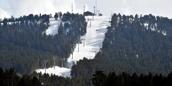 Cıbıltepe Kayak Merkezi'nde salgına rağmen gelen müşteriler turizmcilerin yüzünü güldürdü