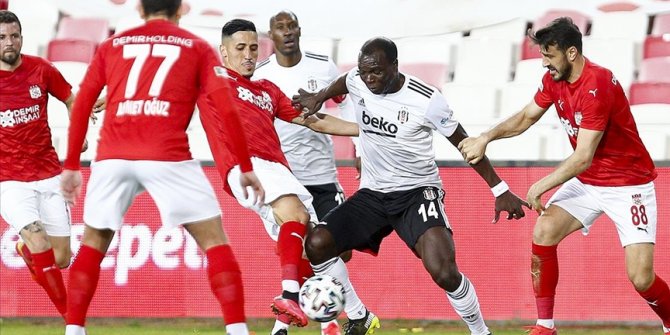 Aboubakar'ın sağ uyluk üst adalesinde kanama ve ödem tespit edildi