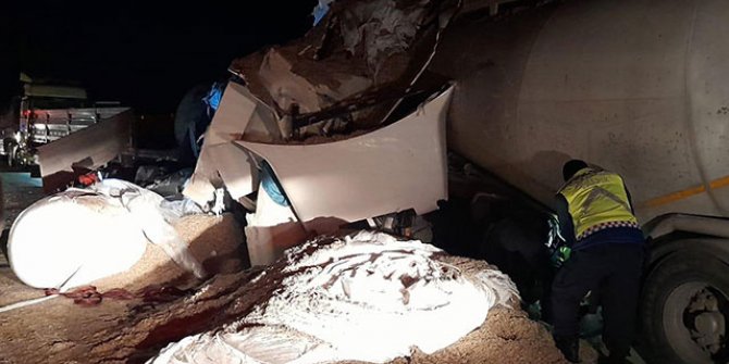 TIR ile beton mikseri kafa kafaya çarpıştı: 2 ölü