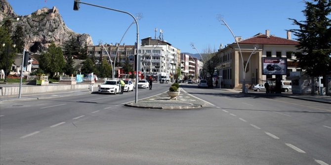Cadde ve sokaklar sessizliğe büründü