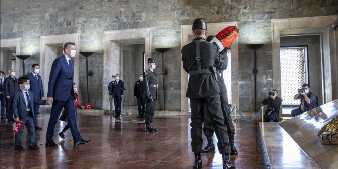 Milli Eğitim Bakanı Selçuk, 23 Nisan Ulusal Egemenlik ve Çocuk Bayramı dolayısıyla Anıtkabir'i ziyaret etti